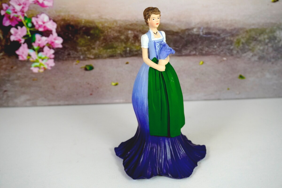 Deko Figur Blumenmädchen Enzianmädchen Stehend