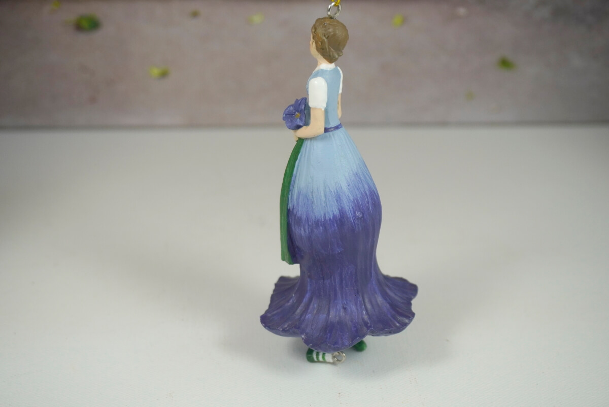 Deko Figur Blumenmädchen Enzianmädchen zum Hängen – Bild 4